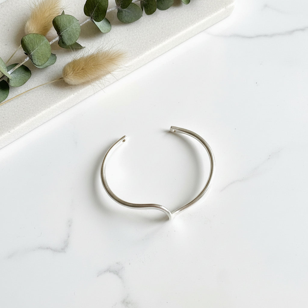 Silver Wave Bangle - Elegant Silver Plate Wave Design - Shopthatapp.ca