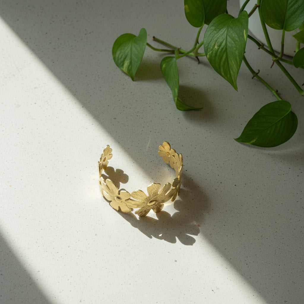 Flower Cuff Gold Stainless Steel - Elegant Floral Design Bracelet - Shopthatapp.ca