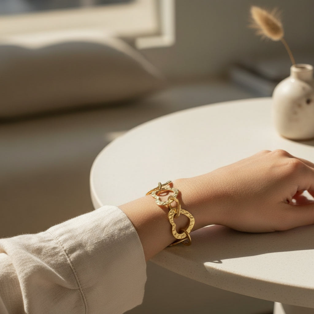 Linked Heart Bracelet Gold Stainless Steel - Elegant Jewelry for Every Occasion - Shopthatapp.ca