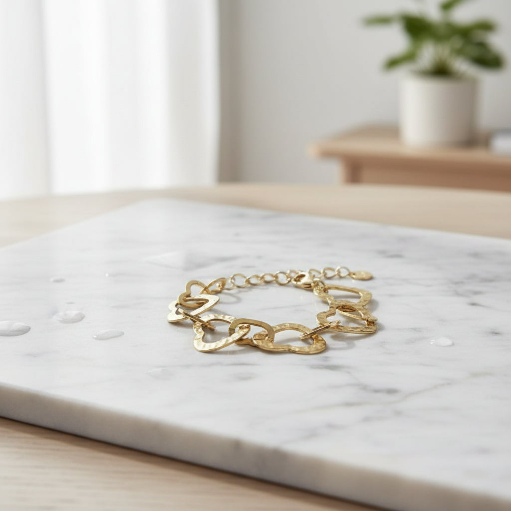 Linked Heart Bracelet Gold Stainless Steel - Elegant Jewelry for Every Occasion - Shopthatapp.ca