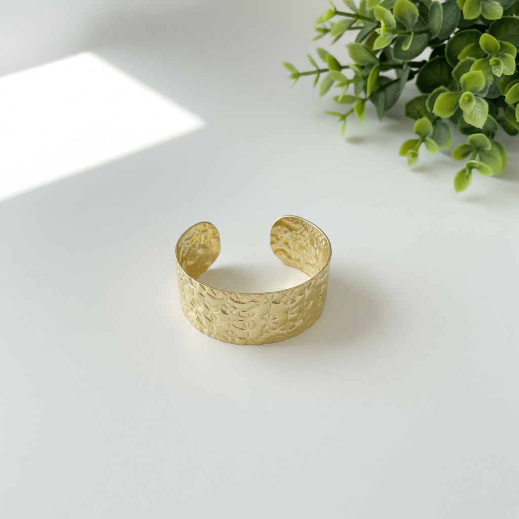Beaten Stainless Steel Cuff - Gold Stainless Steel - Shopthatapp.ca