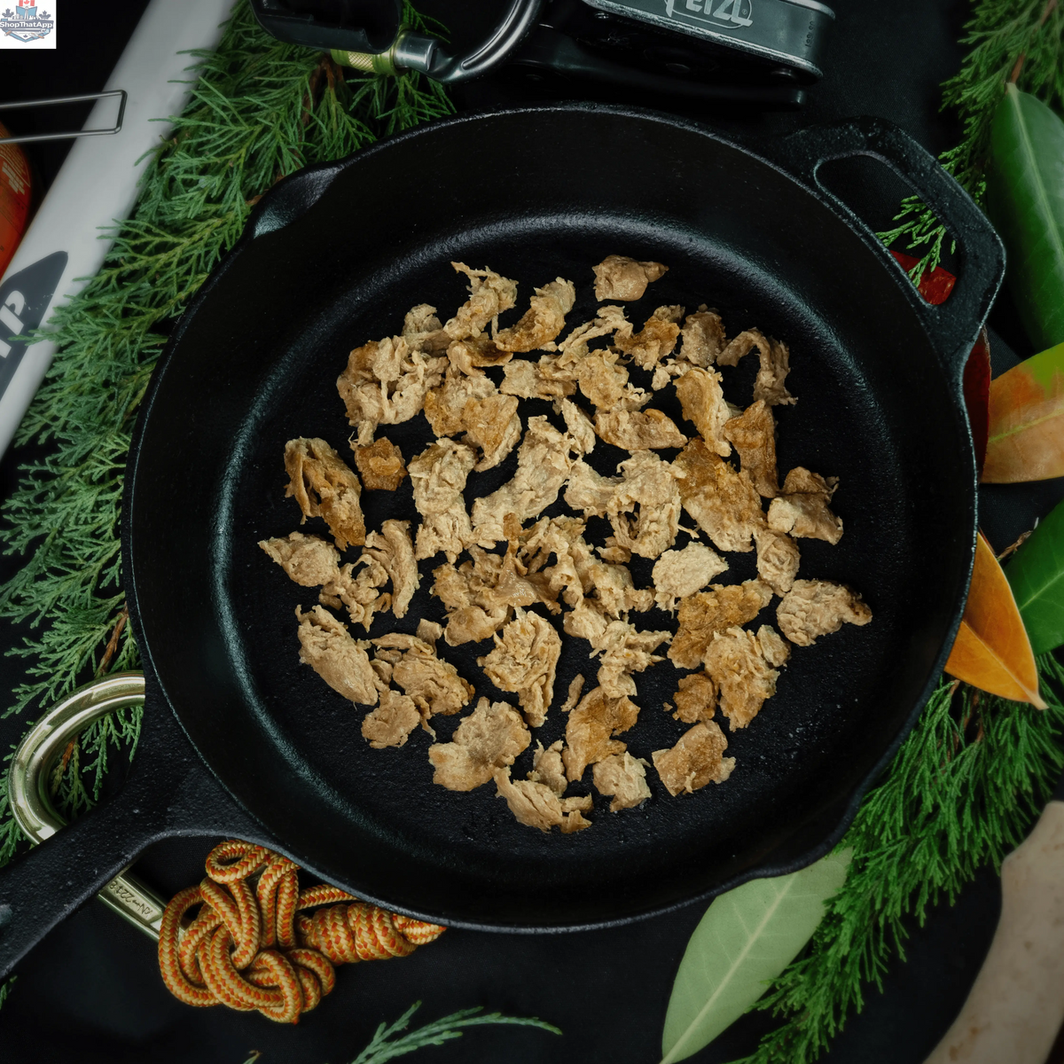 Nomad Nutrition Plant-Based Protein Shreds Chick'n in chicken flavor, gluten-free vegan dehydrated food, high-protein snack