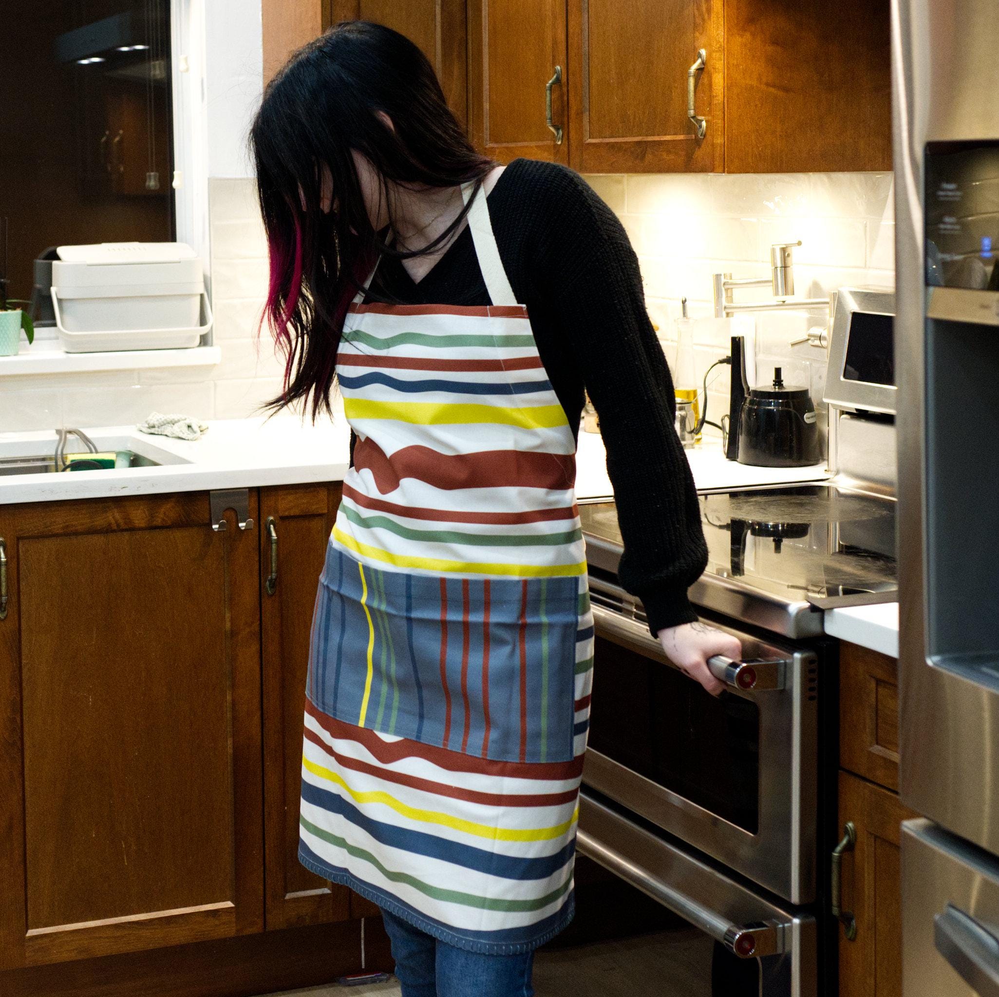 Not Straight: Wavy Striped Apron (2 Colors) - Shopthatapp.ca