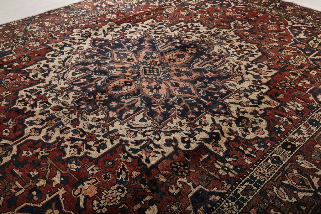 Persian Bakhtiari Rug | 9' 10" x 12' 9"
