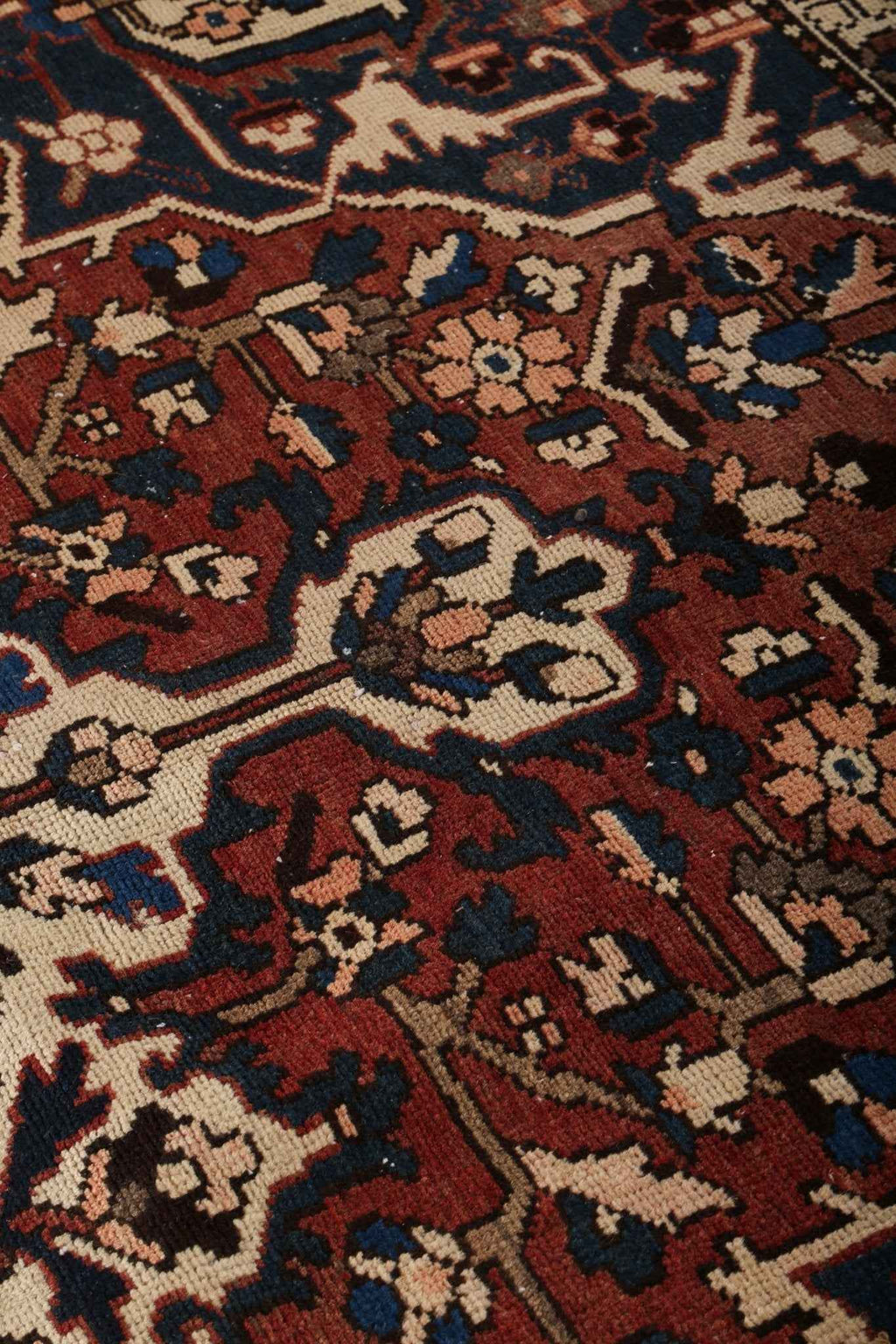 Persian Bakhtiari Rug | 9' 10" x 12' 9"