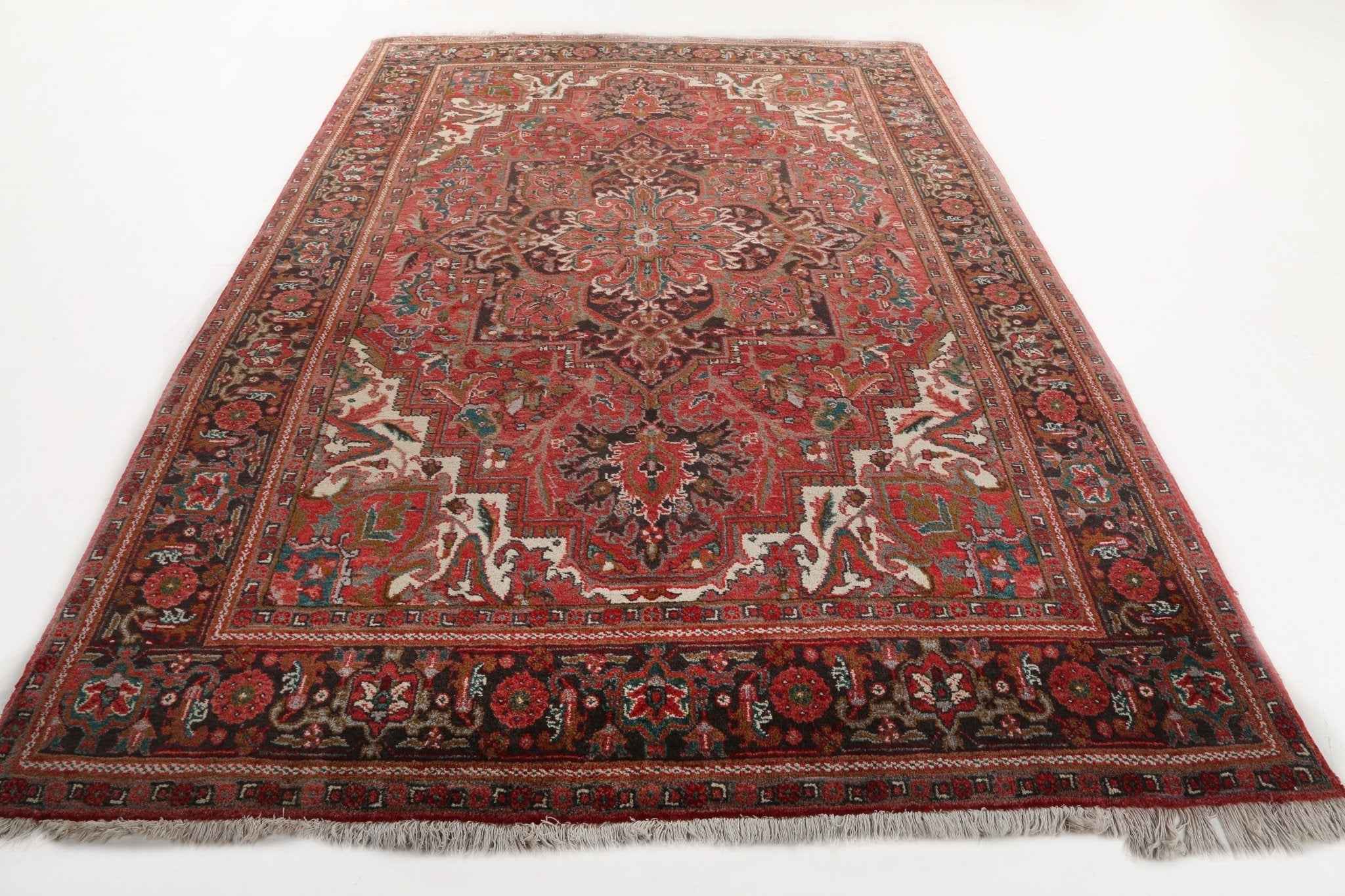 Persian Heriz Rug | 6' 9" x 9' 6"
