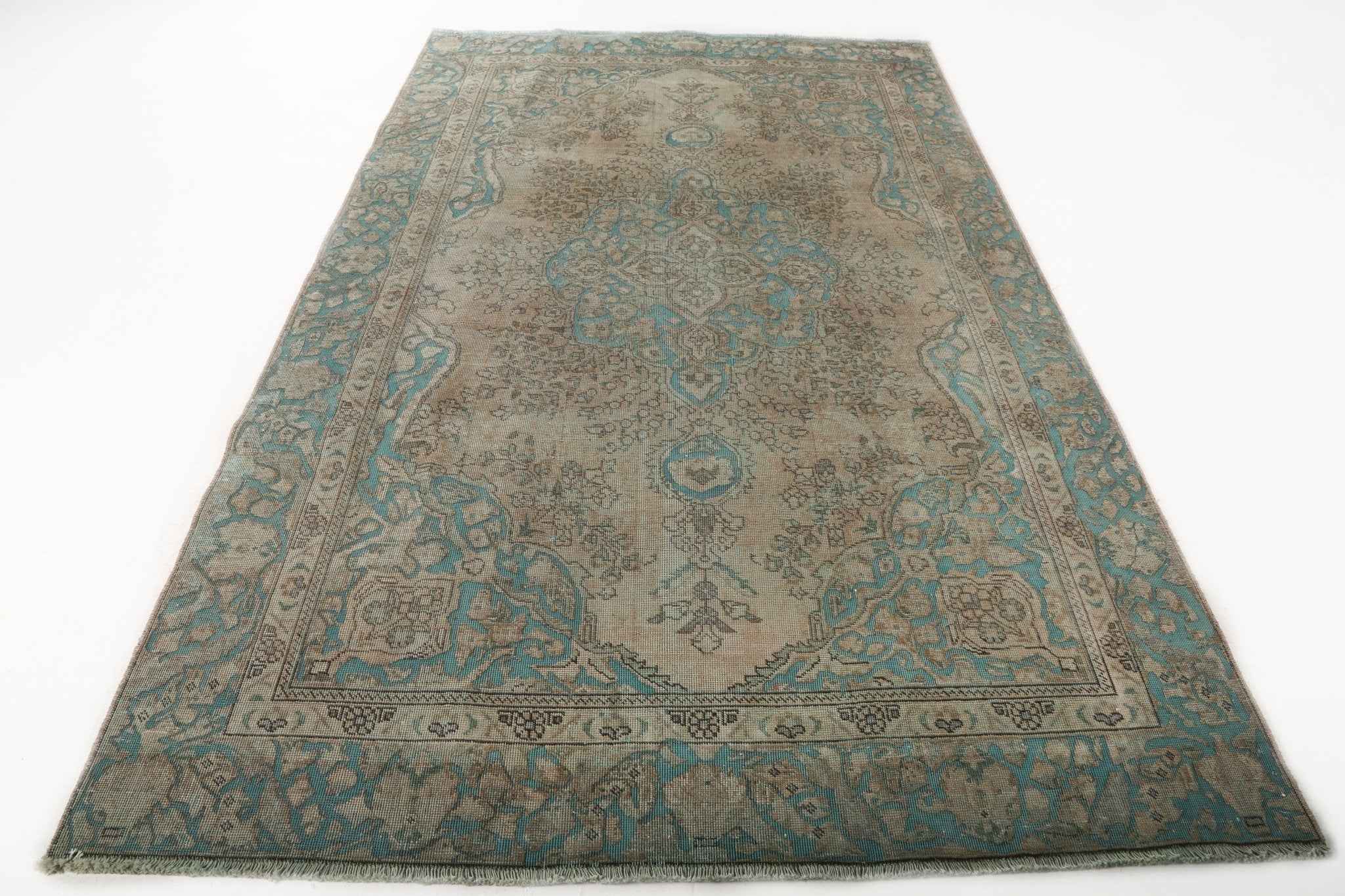 Persian Tabriz Rug | 5' 9" x 9' 1"