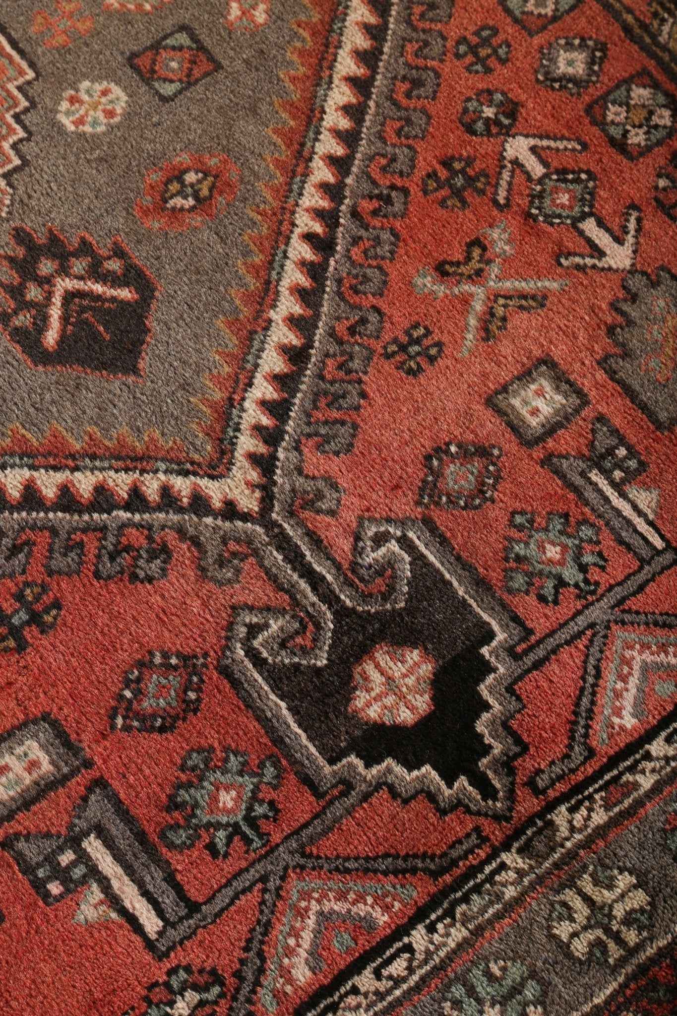 Persian Zanjan Rug | 4' 3" x 7' 10"