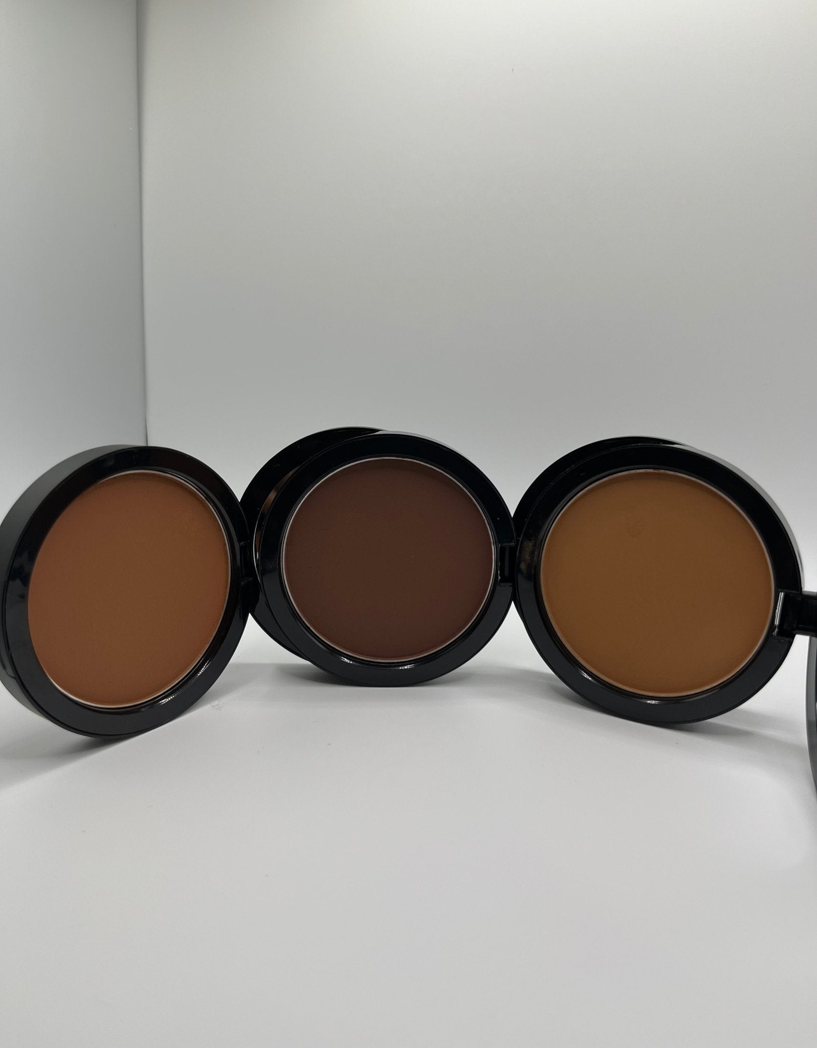 Poudre Compacte Végane FencyGrace Anne 133 – Fini Naturel 100% Végane - Shopthatapp.ca
