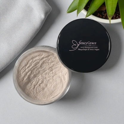FencyGrace vegan matte finishing powder, long-lasting and smoothing, in a natural finish for high-end makeup look.