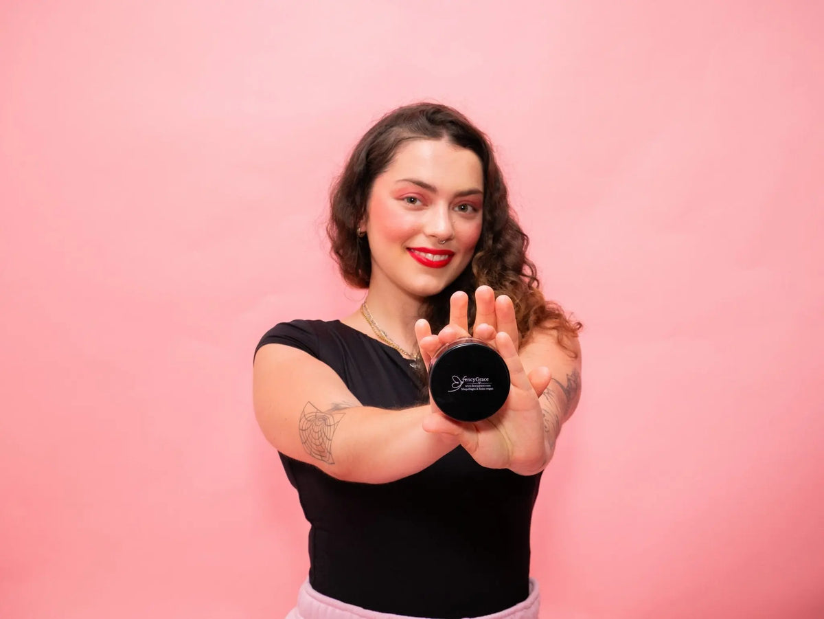 Vegan matte finishing powder by FencyGrace, long-lasting and smoothing face powder for a flawless makeup look.