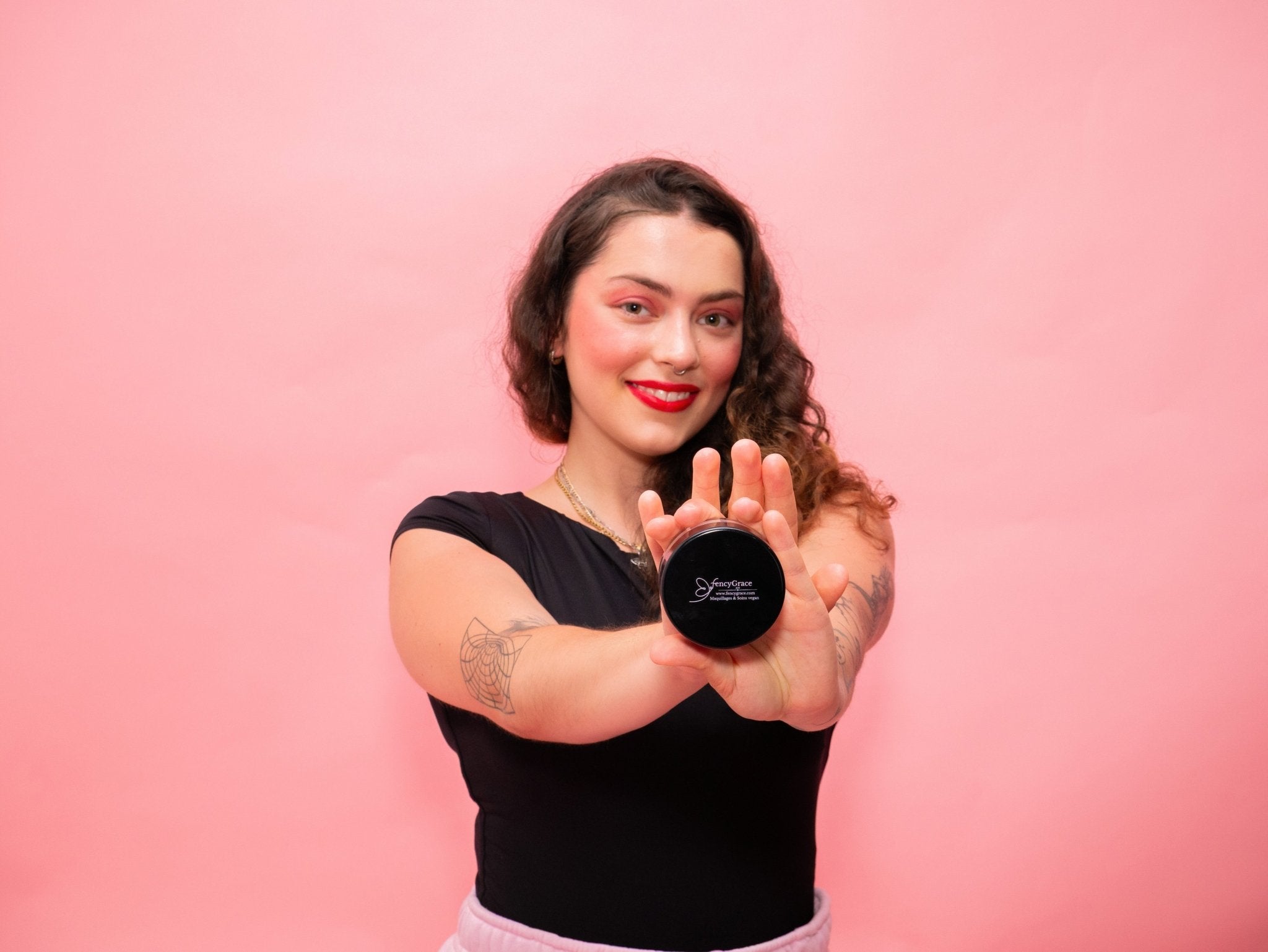Poudre de finition vegan matifiante longue tenue et lissante - FencyGrace Canada - Shopthatapp.ca