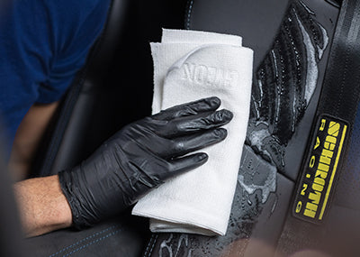 GYEON Q²M Leather Wipe EVO - Www.Shopthatapp.ca