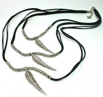 Suede Feather Necklace with Elegant Feathers - Shopthatapp.ca