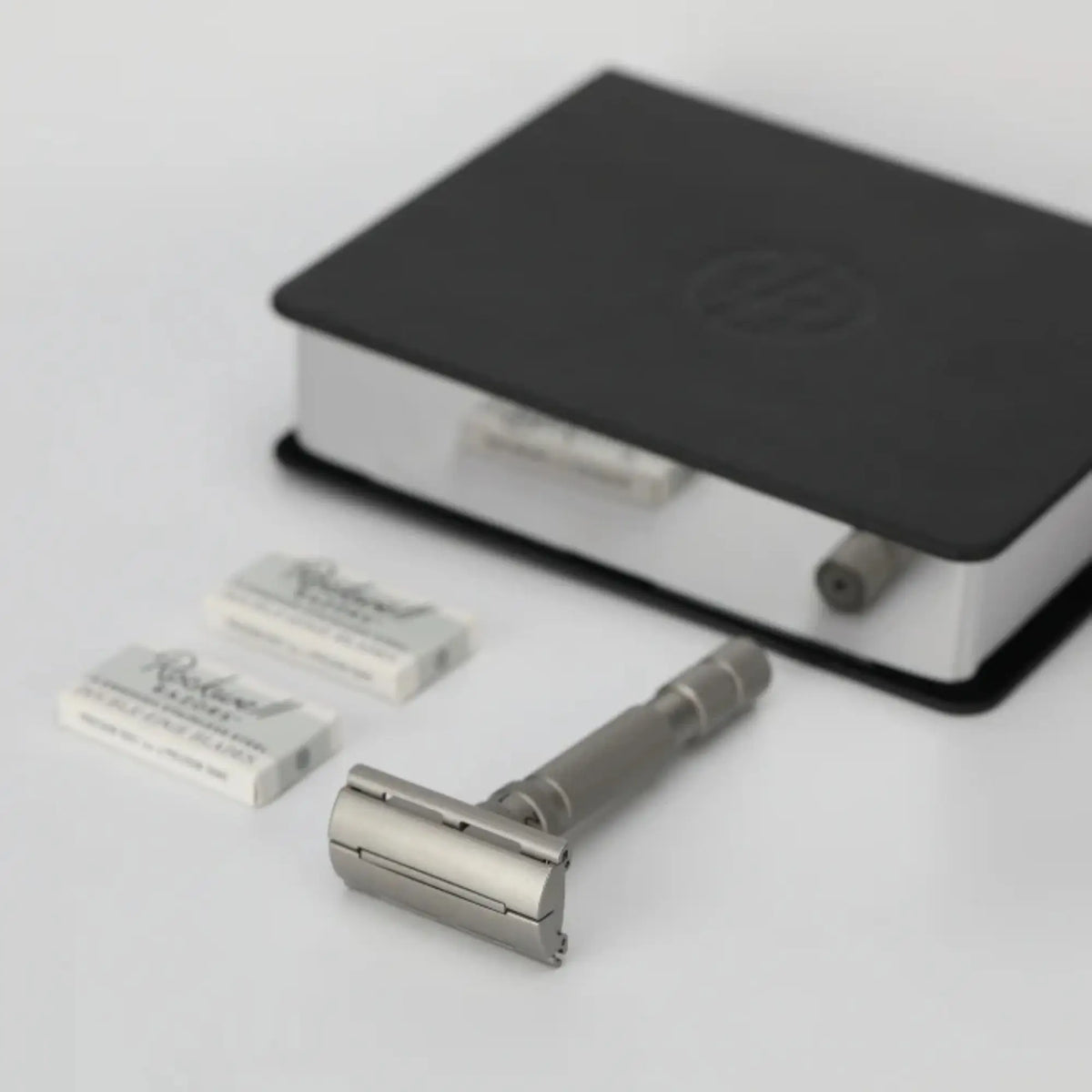 Rockwell T2 Adjustable DE Safety Razor - Matte Silver Stainless Steel Twist-To-Open Design - Shopthatapp.ca