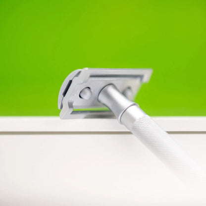 Merkur Safety Razor - 3-Piece DE with Closed Comb, Knurled Extra Long Handle in Matte Chrome - Shopthatapp.ca