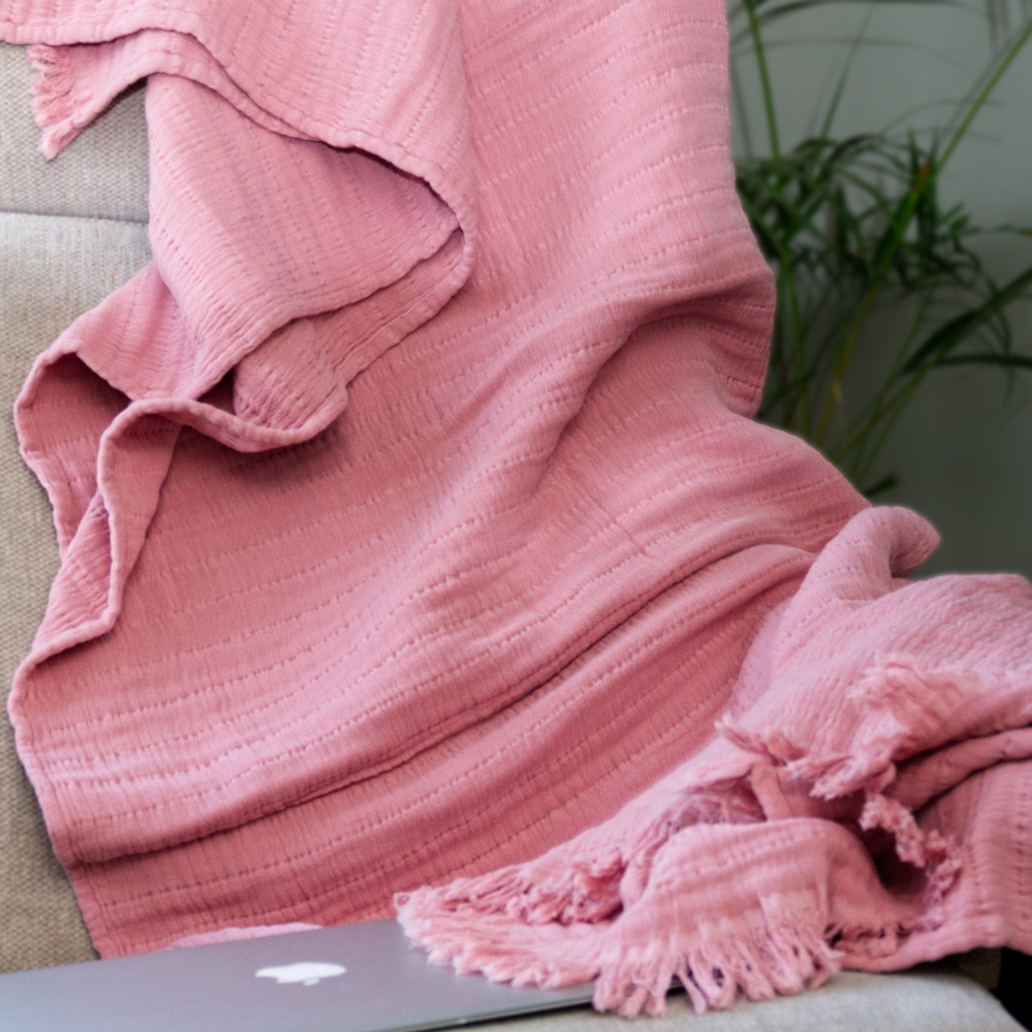 Wearable Seersucker Cotton Throw (2 Colors) - Shopthatapp.ca