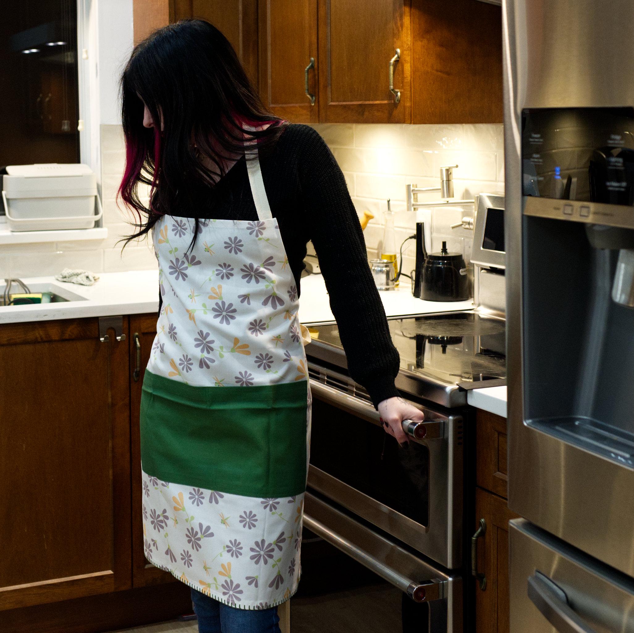 Shy Dragonfly Apron (4 Colors) - Shopthatapp.ca