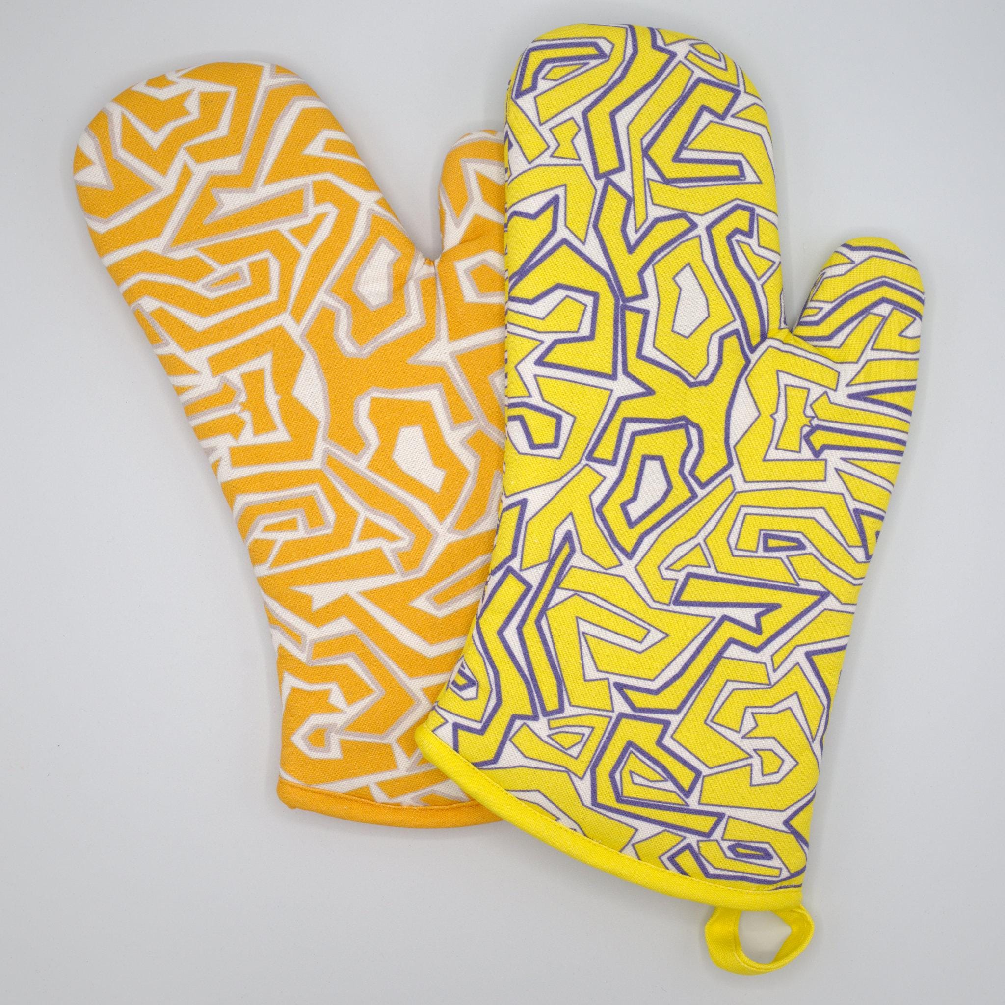 Squiggles: Oven Mitt and Pot Holder - Shopthatapp.ca