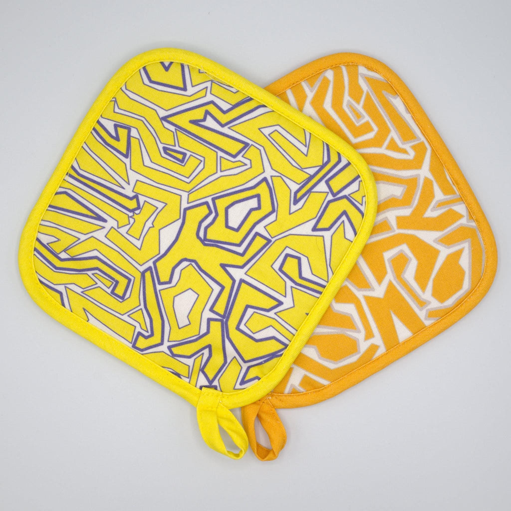 Squiggles: Oven Mitt and Pot Holder - Shopthatapp.ca
