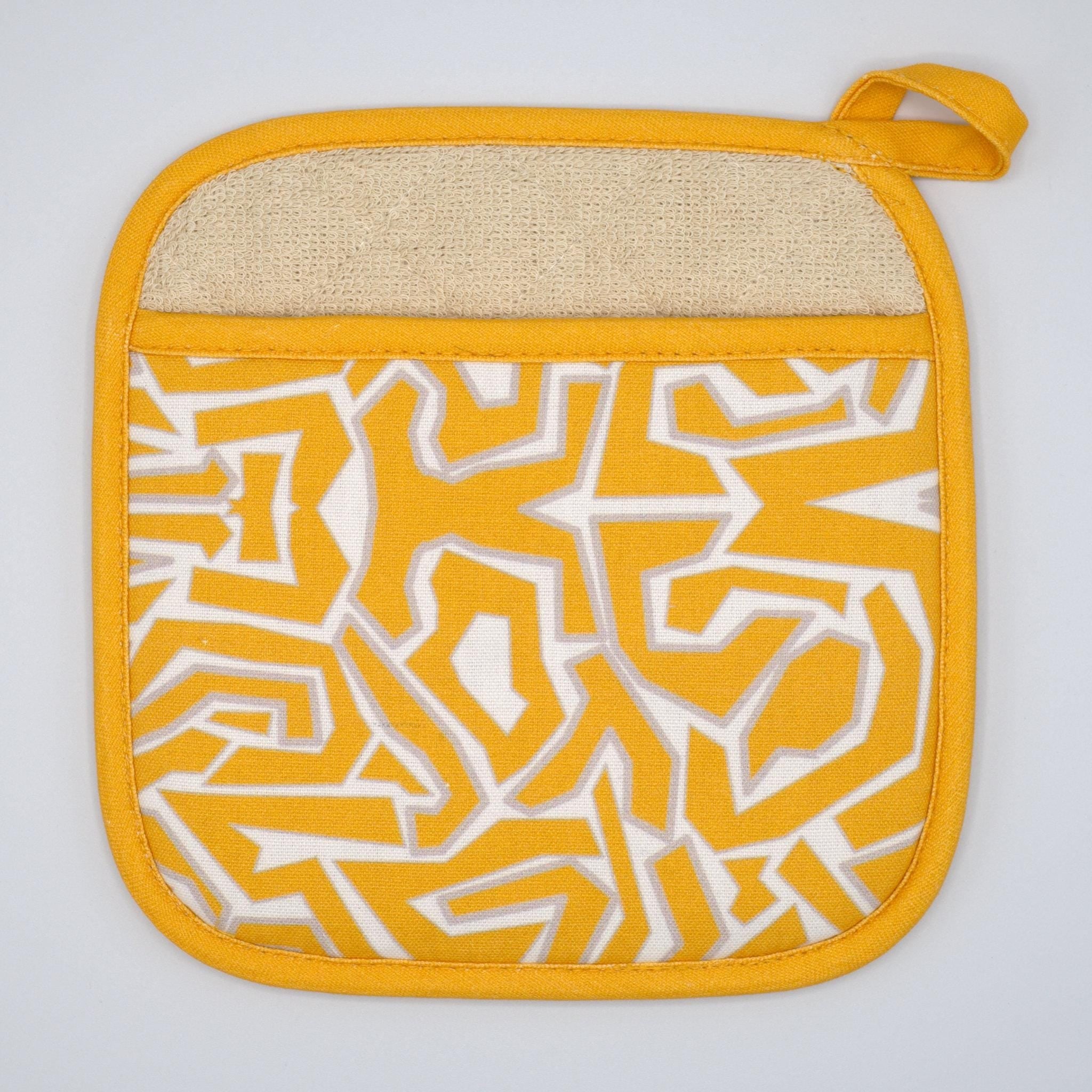 Squiggles: Oven Mitt and Pot Holder - Shopthatapp.ca