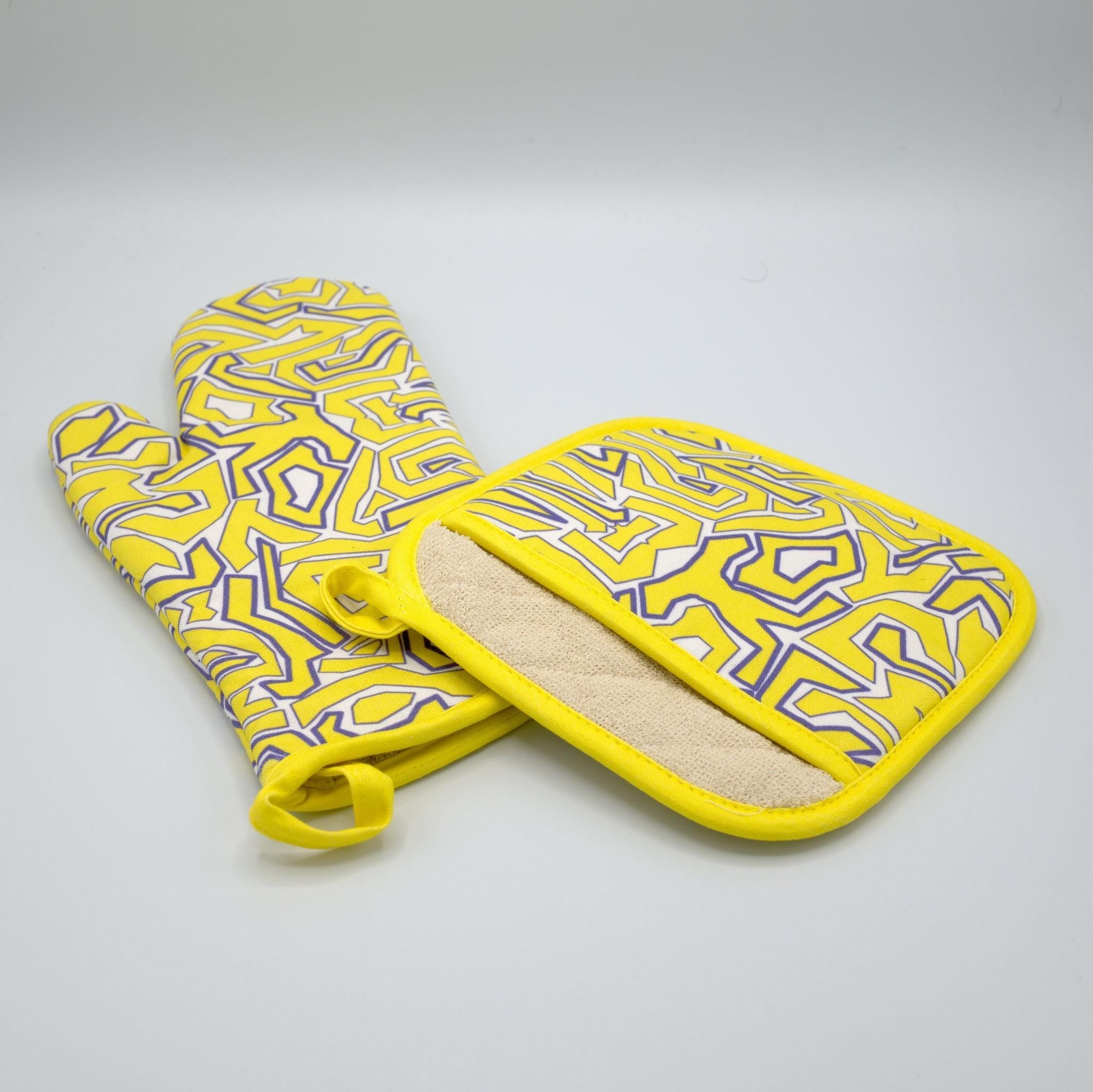 Squiggles: Oven Mitt and Pot Holder - Shopthatapp.ca