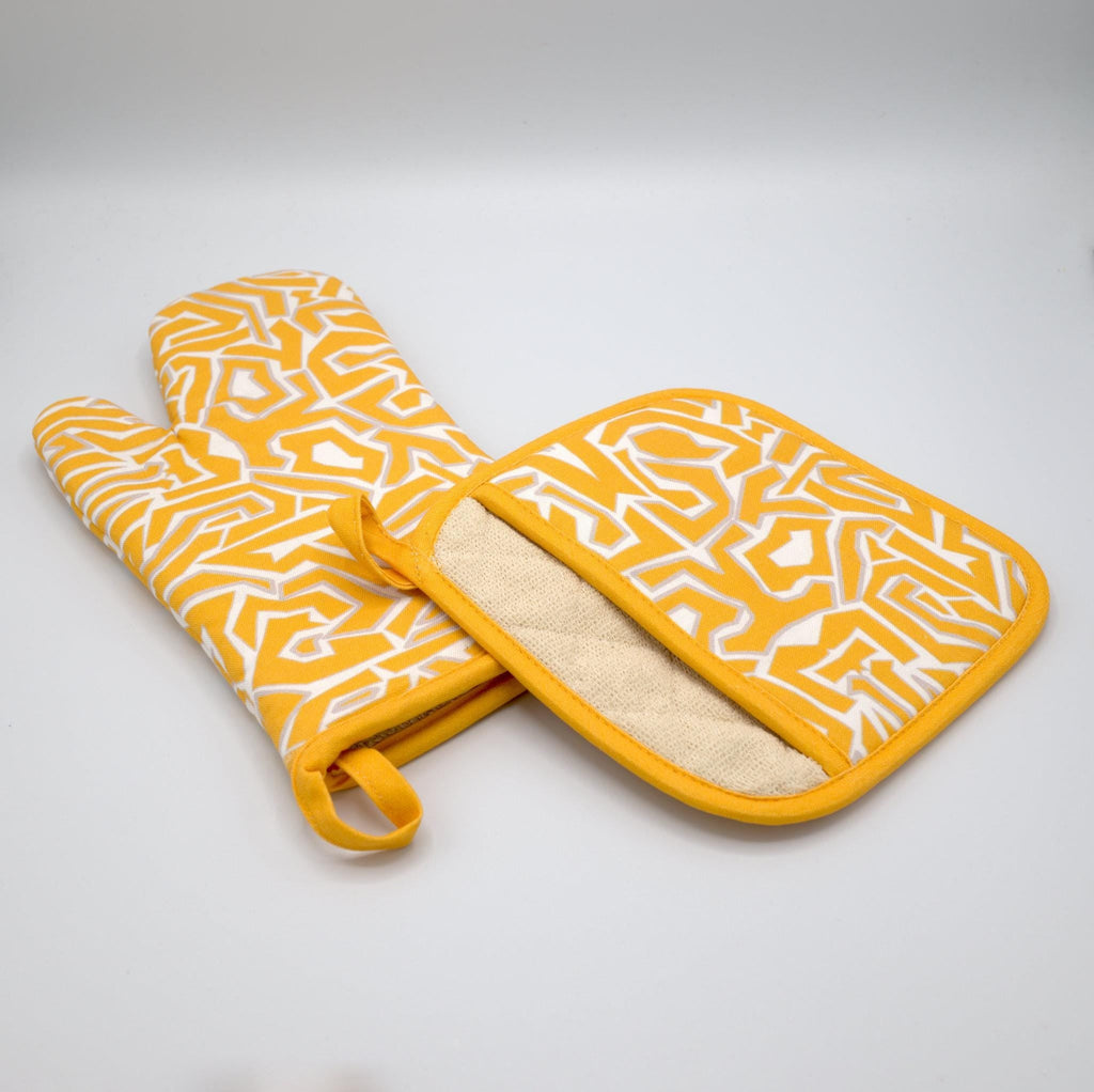 Squiggles: Oven Mitt and Pot Holder - Shopthatapp.ca