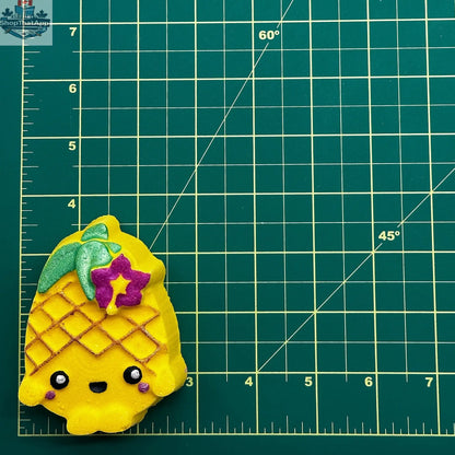 Whimsical pineapple with face decor for bath and body, from The Bomb Bar Canada, ideal for fun home accents.