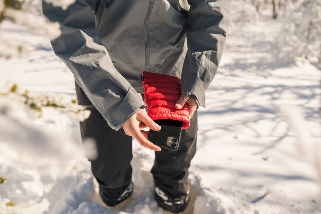 Hot Poc Sleeper - Outdoor Phone Protection Gear - Www.Shopthatapp.ca