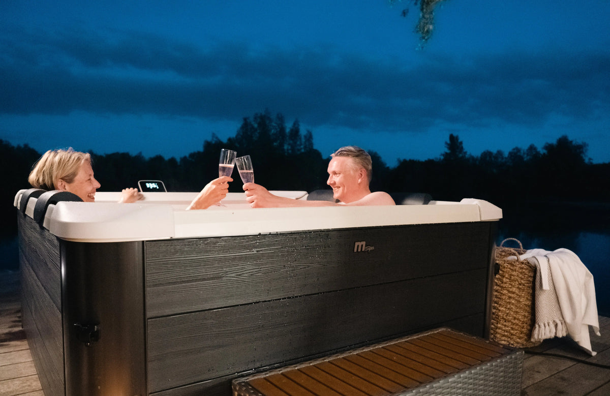 Zoppinh MSPA Oslo 6-person hot tub spa with frame, outdoor hot tub featuring seating and jet systems for relaxation.